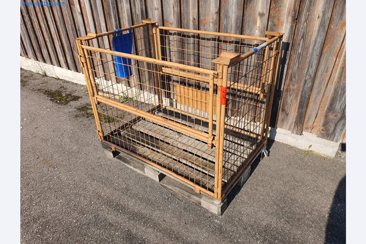 Machines pour le travail du bois et du métal et entrepôt d'un fabricant de maisons préfabriquées-1