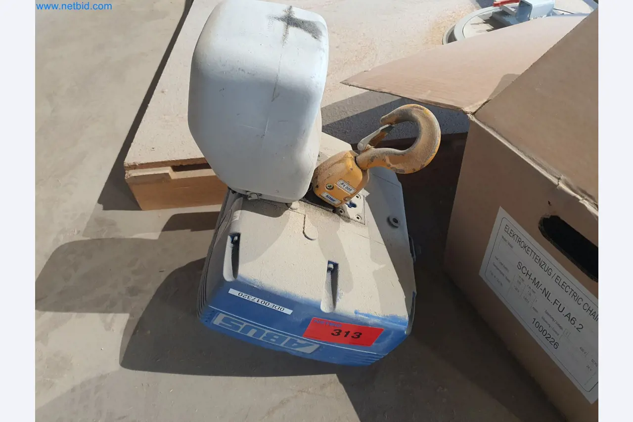 Holzbearbeitende- und metallbearbeitende Maschinen und Warenlager eines Fertighausherstellers -1