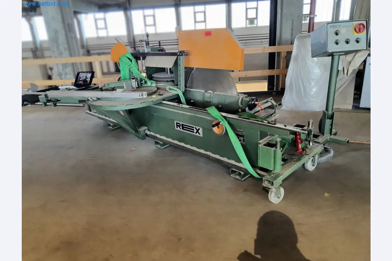 Holzbearbeitende- und metallbearbeitende Maschinen und Warenlager eines Fertighausherstellers -1