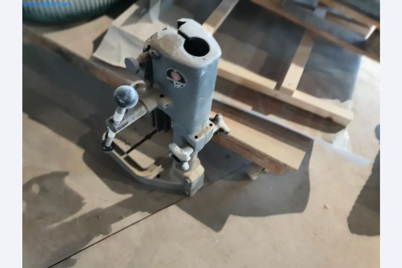 Holzbearbeitende- und metallbearbeitende Maschinen und Warenlager eines Fertighausherstellers -2