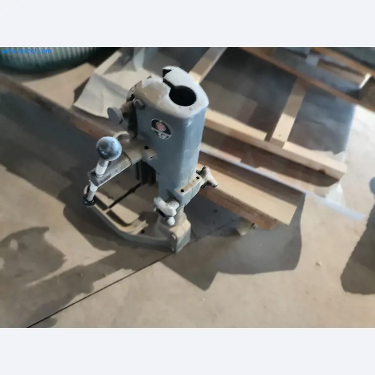 Holzbearbeitende- und metallbearbeitende Maschinen und Warenlager eines Fertighausherstellers -2