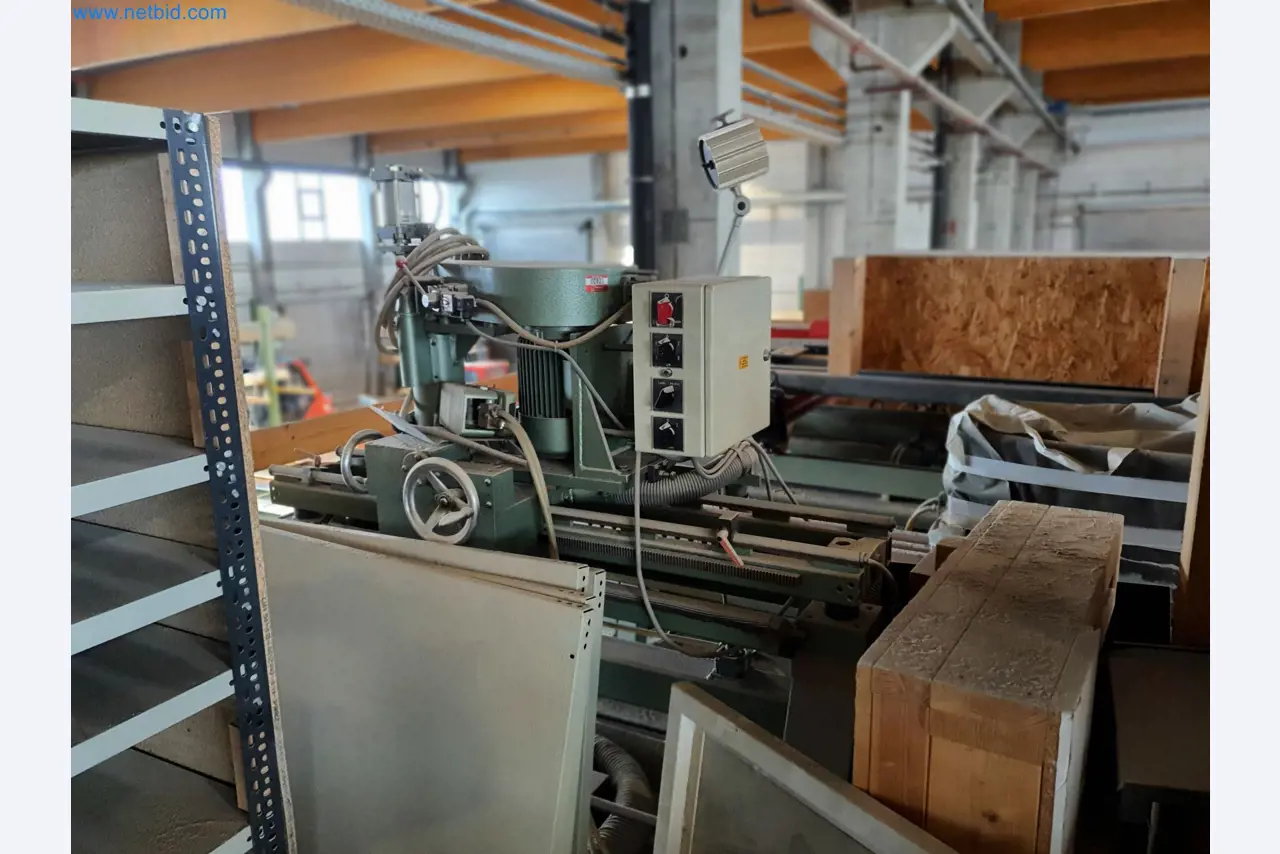 Holzbearbeitende- und metallbearbeitende Maschinen und Warenlager eines Fertighausherstellers -3