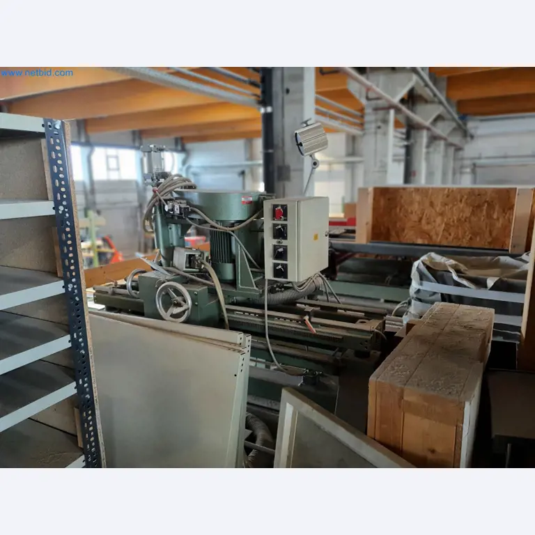 Holzbearbeitende- und metallbearbeitende Maschinen und Warenlager eines Fertighausherstellers -3