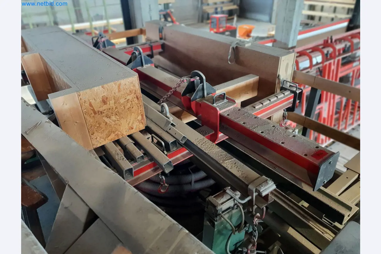 Holzbearbeitende- und metallbearbeitende Maschinen und Warenlager eines Fertighausherstellers -4