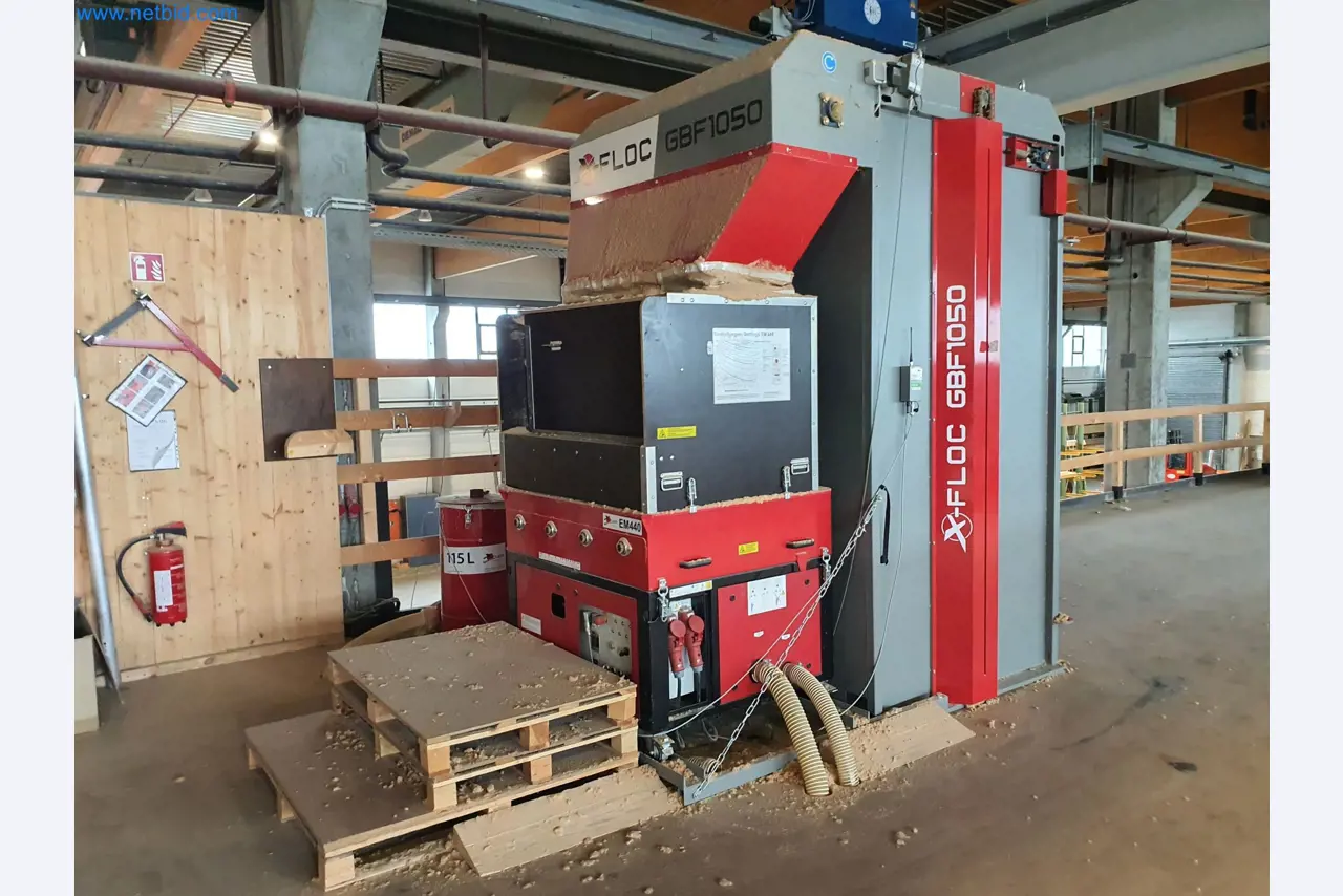 Holzbearbeitende- und metallbearbeitende Maschinen und Warenlager eines Fertighausherstellers -2