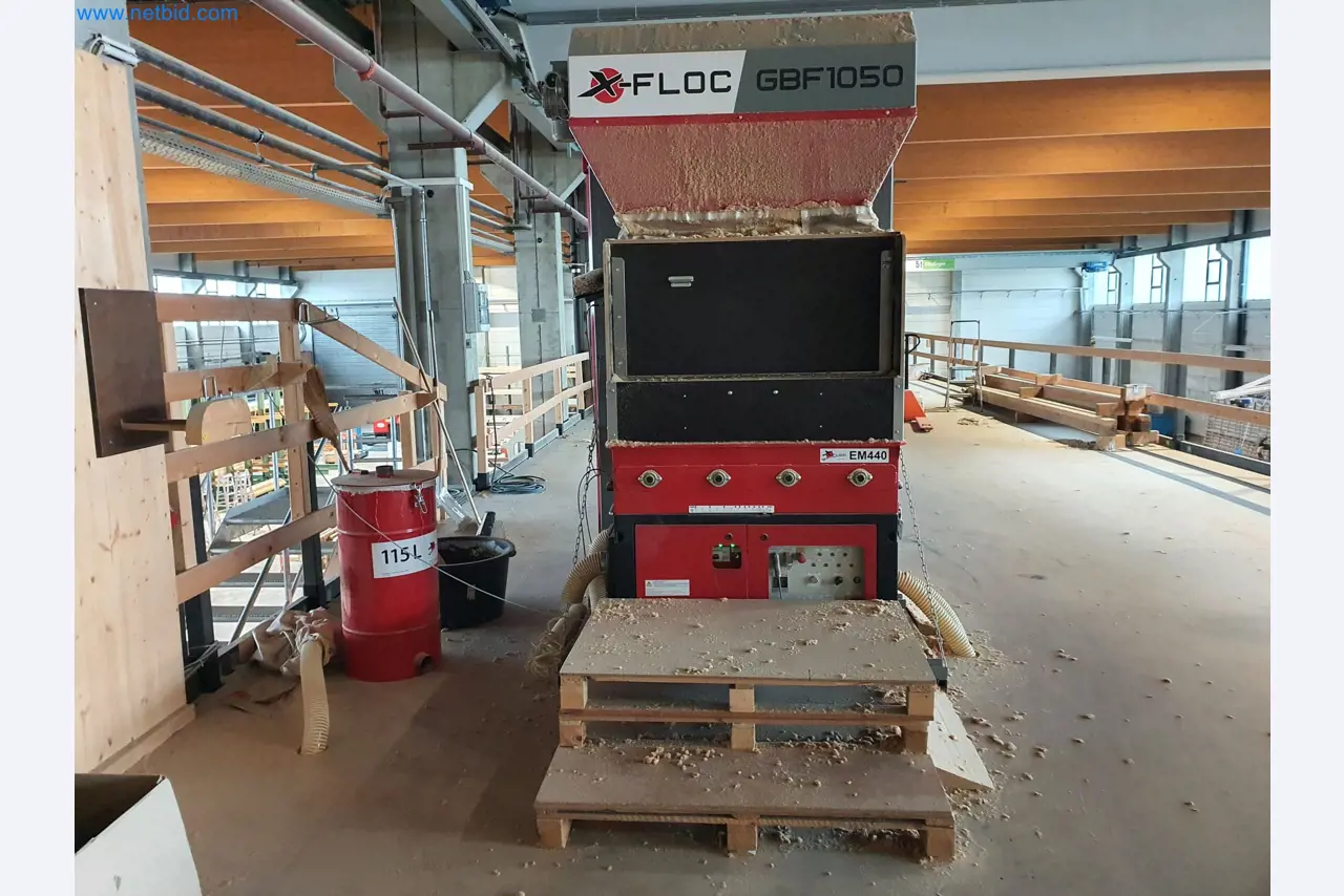 Holzbearbeitende- und metallbearbeitende Maschinen und Warenlager eines Fertighausherstellers -3