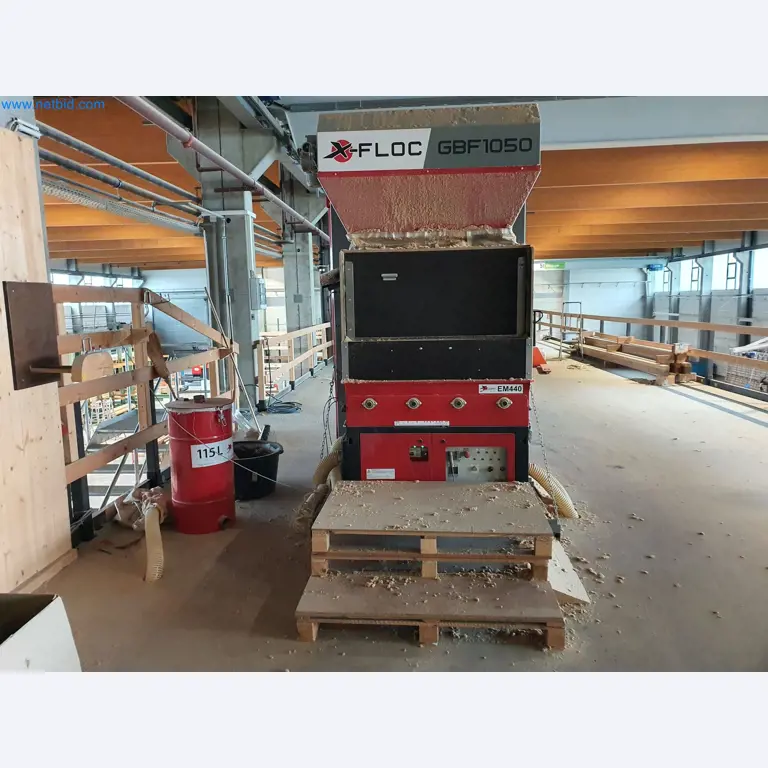 Holzbearbeitende- und metallbearbeitende Maschinen und Warenlager eines Fertighausherstellers -3