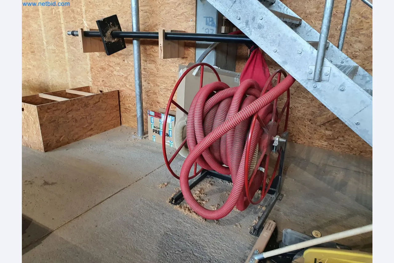 Holzbearbeitende- und metallbearbeitende Maschinen und Warenlager eines Fertighausherstellers -9