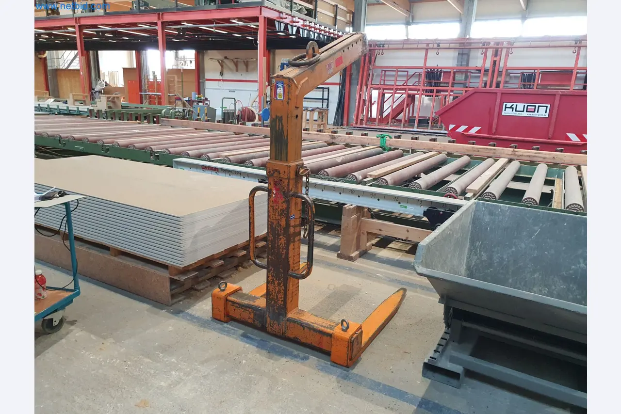 Holzbearbeitende- und metallbearbeitende Maschinen und Warenlager eines Fertighausherstellers -1