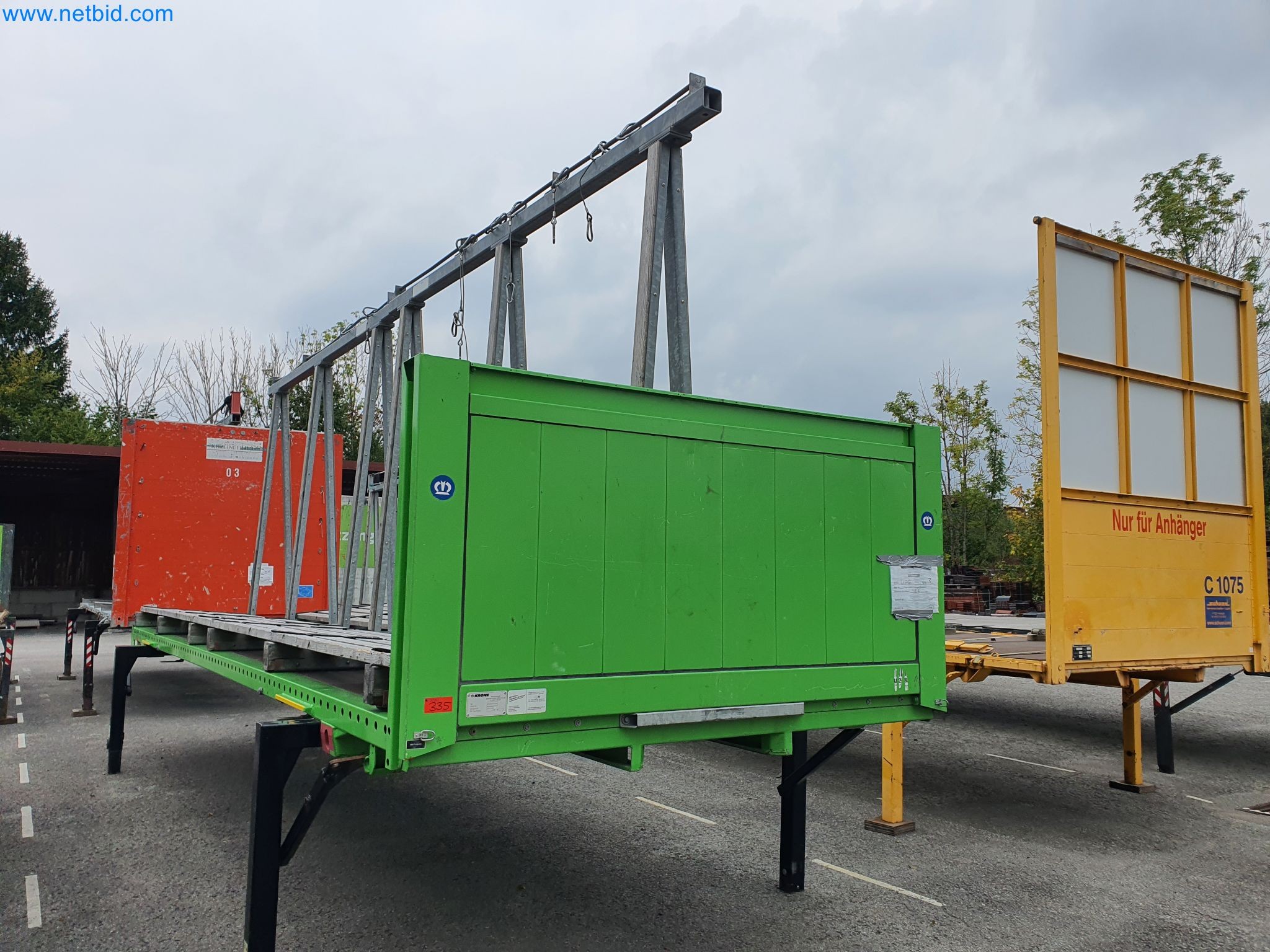 Holzbearbeitende- und metallbearbeitende Maschinen und Warenlager eines Fertighausherstellers -1