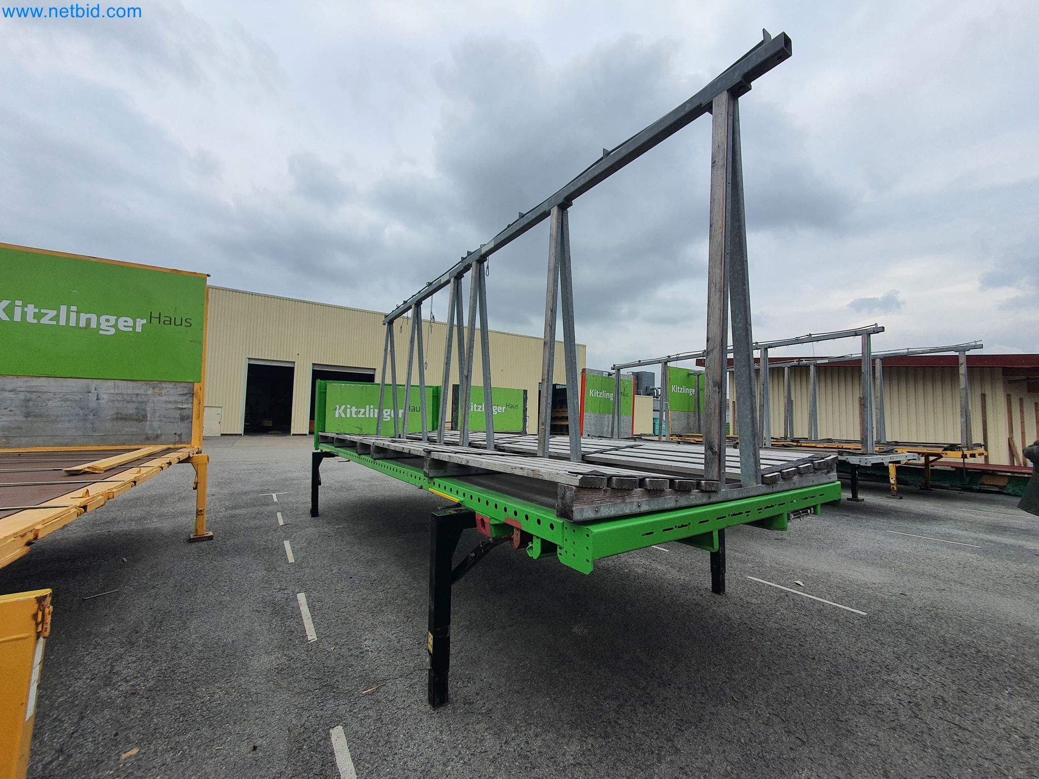 Holzbearbeitende- und metallbearbeitende Maschinen und Warenlager eines Fertighausherstellers -3