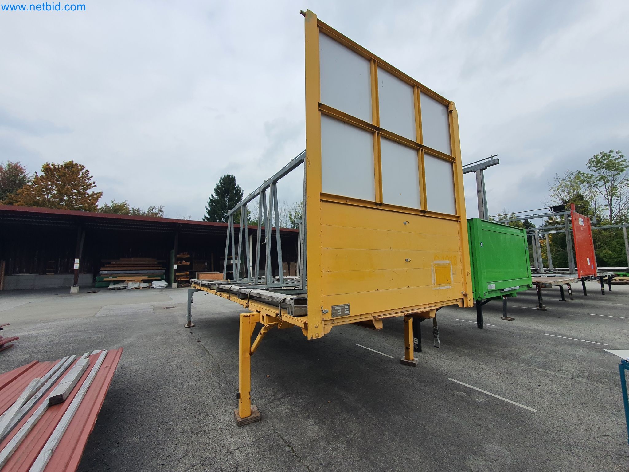 Holzbearbeitende- und metallbearbeitende Maschinen und Warenlager eines Fertighausherstellers -1