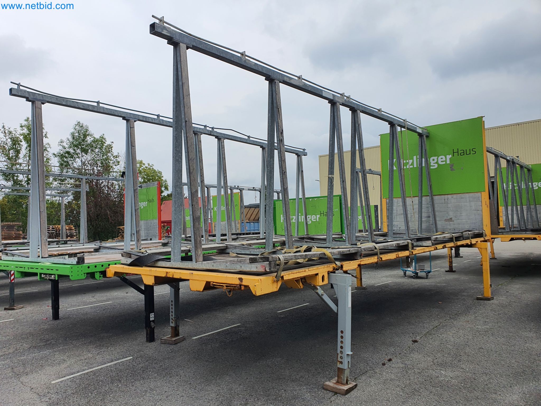 Holzbearbeitende- und metallbearbeitende Maschinen und Warenlager eines Fertighausherstellers -2