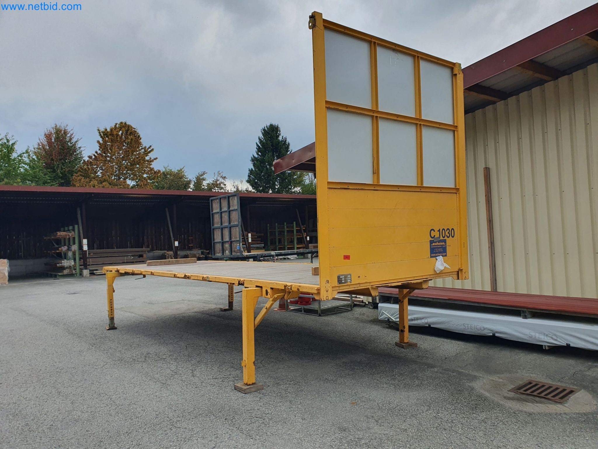 Holzbearbeitende- und metallbearbeitende Maschinen und Warenlager eines Fertighausherstellers -1