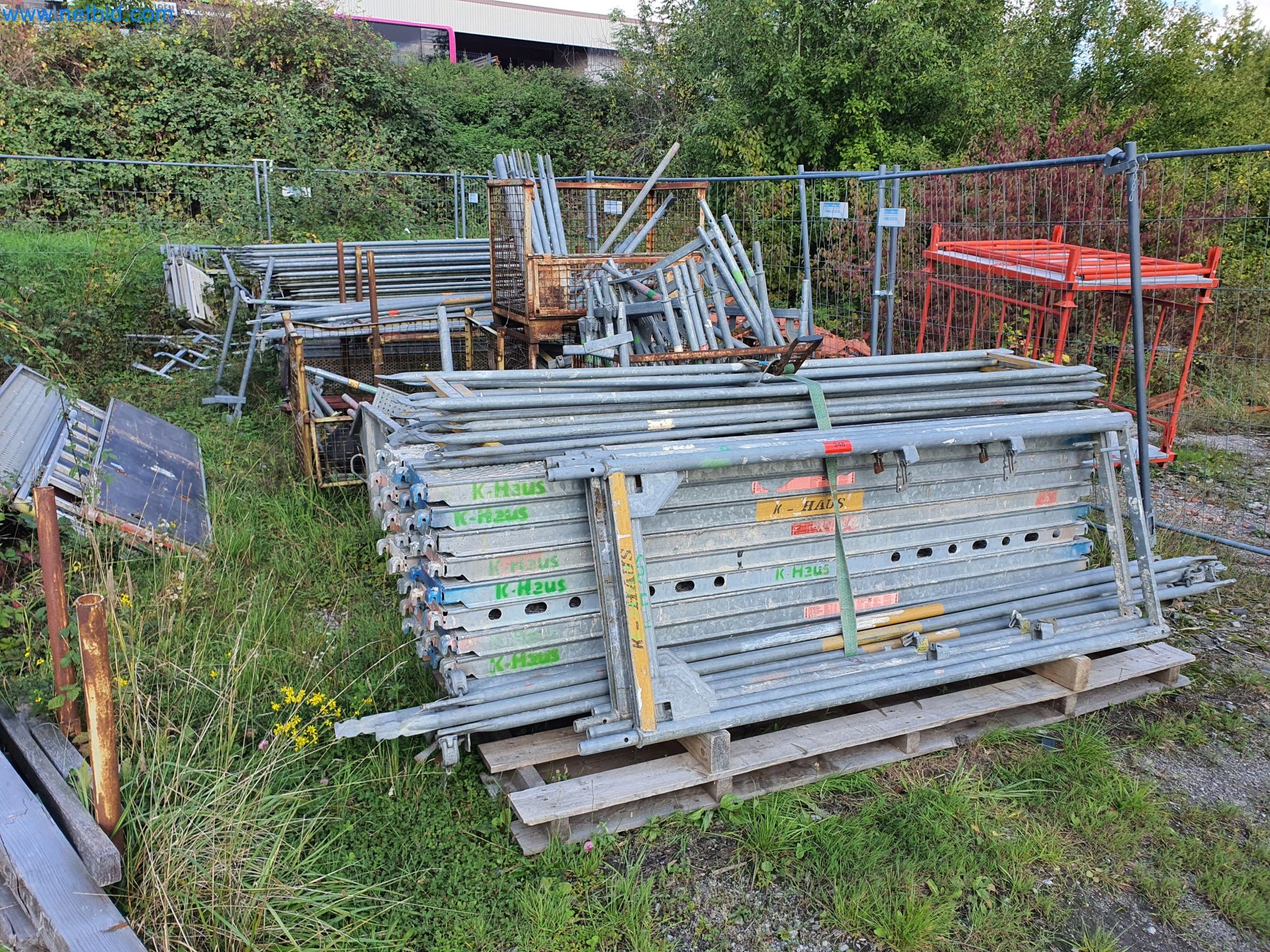 Dřevoobráběcí a kovoobráběcí stroje a sklad výrobce montovaných domů-1