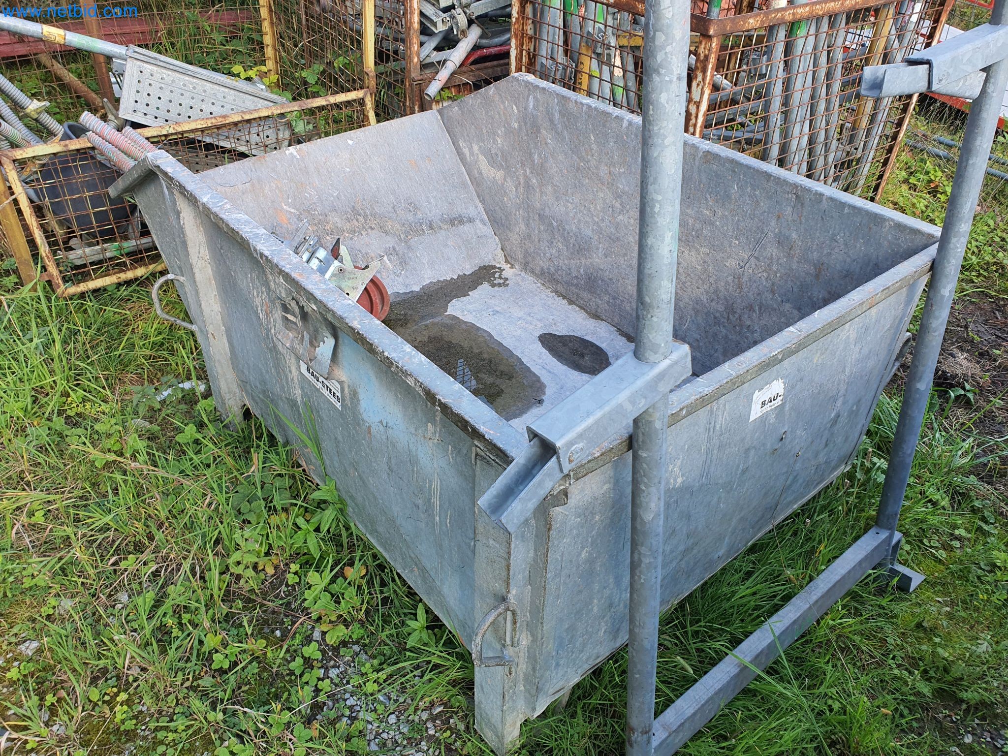 Dřevoobráběcí a kovoobráběcí stroje a sklad výrobce montovaných domů-2