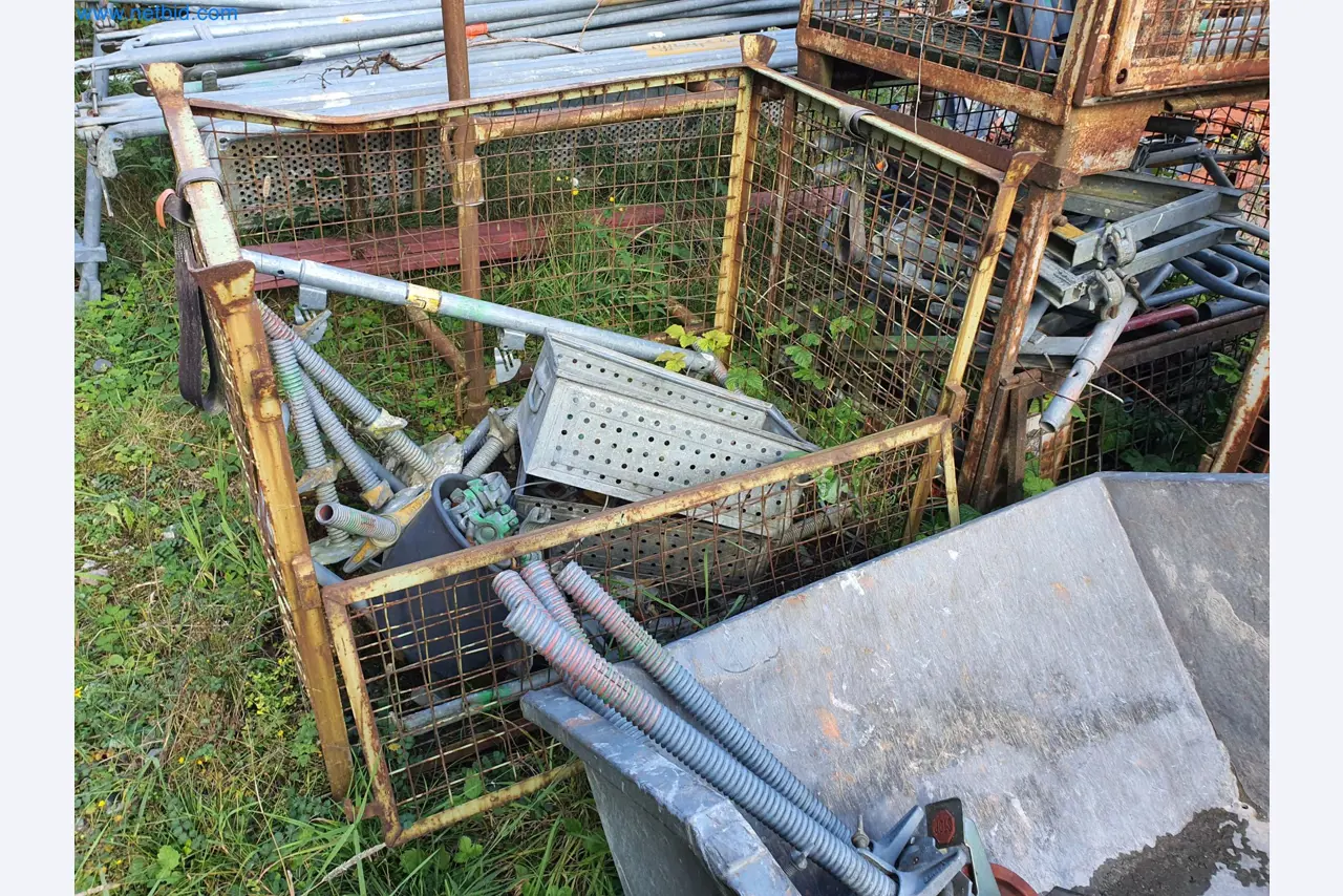 Máquinas para trabajar la madera y el metal y almacén de un fabricante de casas prefabricadas-5