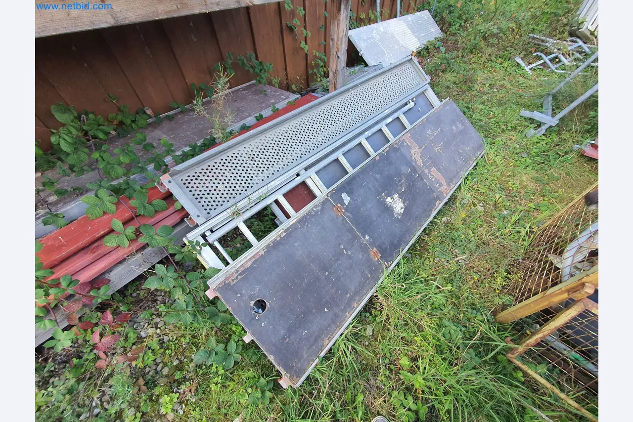 Máquinas para trabajar la madera y el metal y almacén de un fabricante de casas prefabricadas-6