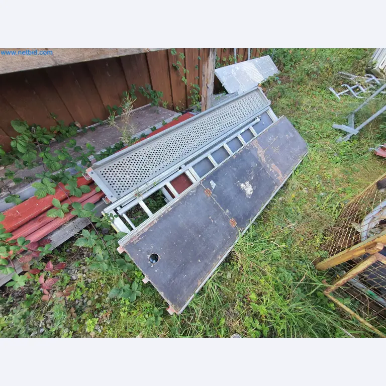 Máquinas para trabajar la madera y el metal y almacén de un fabricante de casas prefabricadas-6