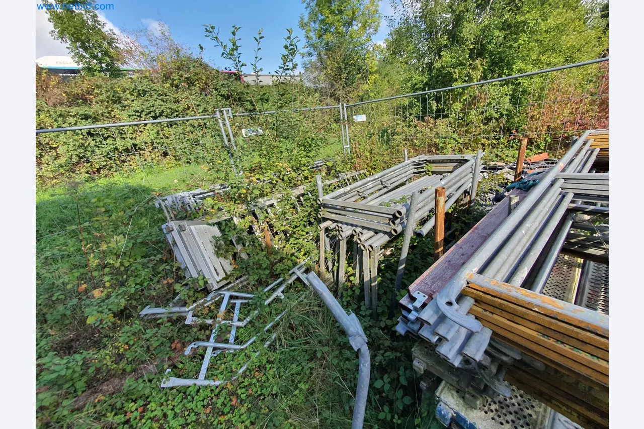 Máquinas para trabajar la madera y el metal y almacén de un fabricante de casas prefabricadas-8