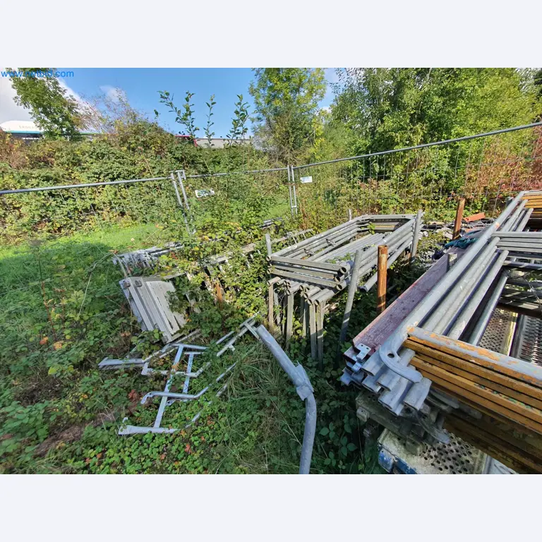 Máquinas para trabajar la madera y el metal y almacén de un fabricante de casas prefabricadas-8
