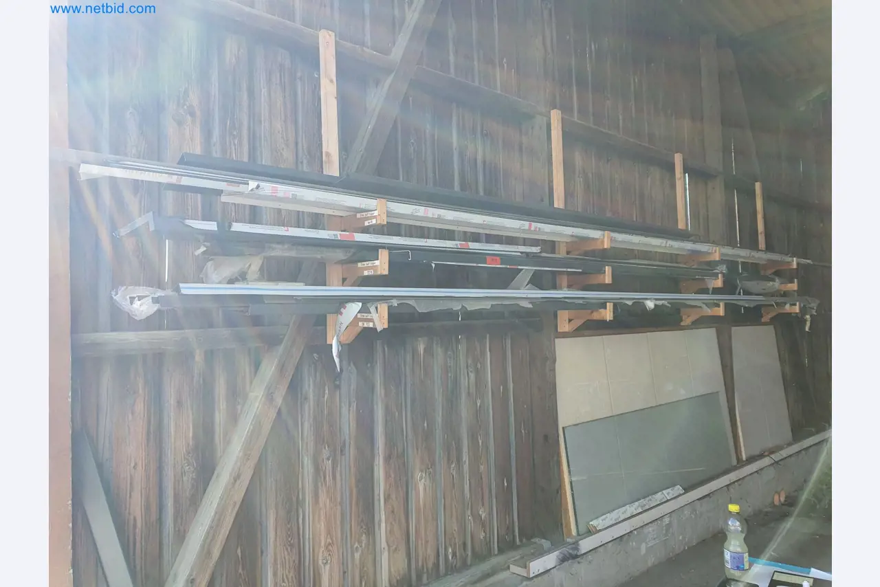 Maszyny do obróbki drewna i metalu oraz magazyn producenta domów prefabrykowanych-1