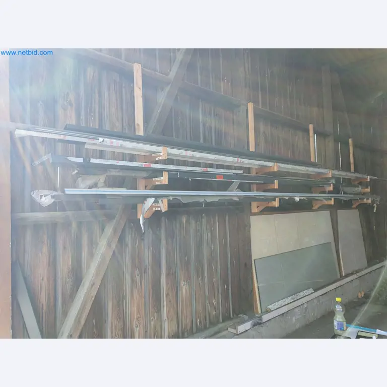 Maszyny do obróbki drewna i metalu oraz magazyn producenta domów prefabrykowanych-1