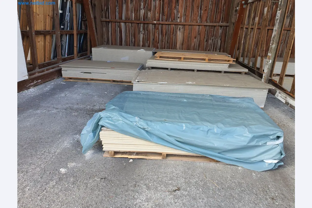 Holzbearbeitende- und metallbearbeitende Maschinen und Warenlager eines Fertighausherstellers -1