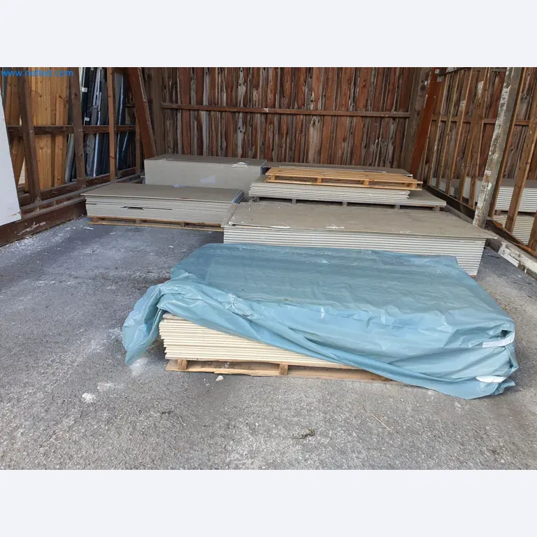 Holzbearbeitende- und metallbearbeitende Maschinen und Warenlager eines Fertighausherstellers -1