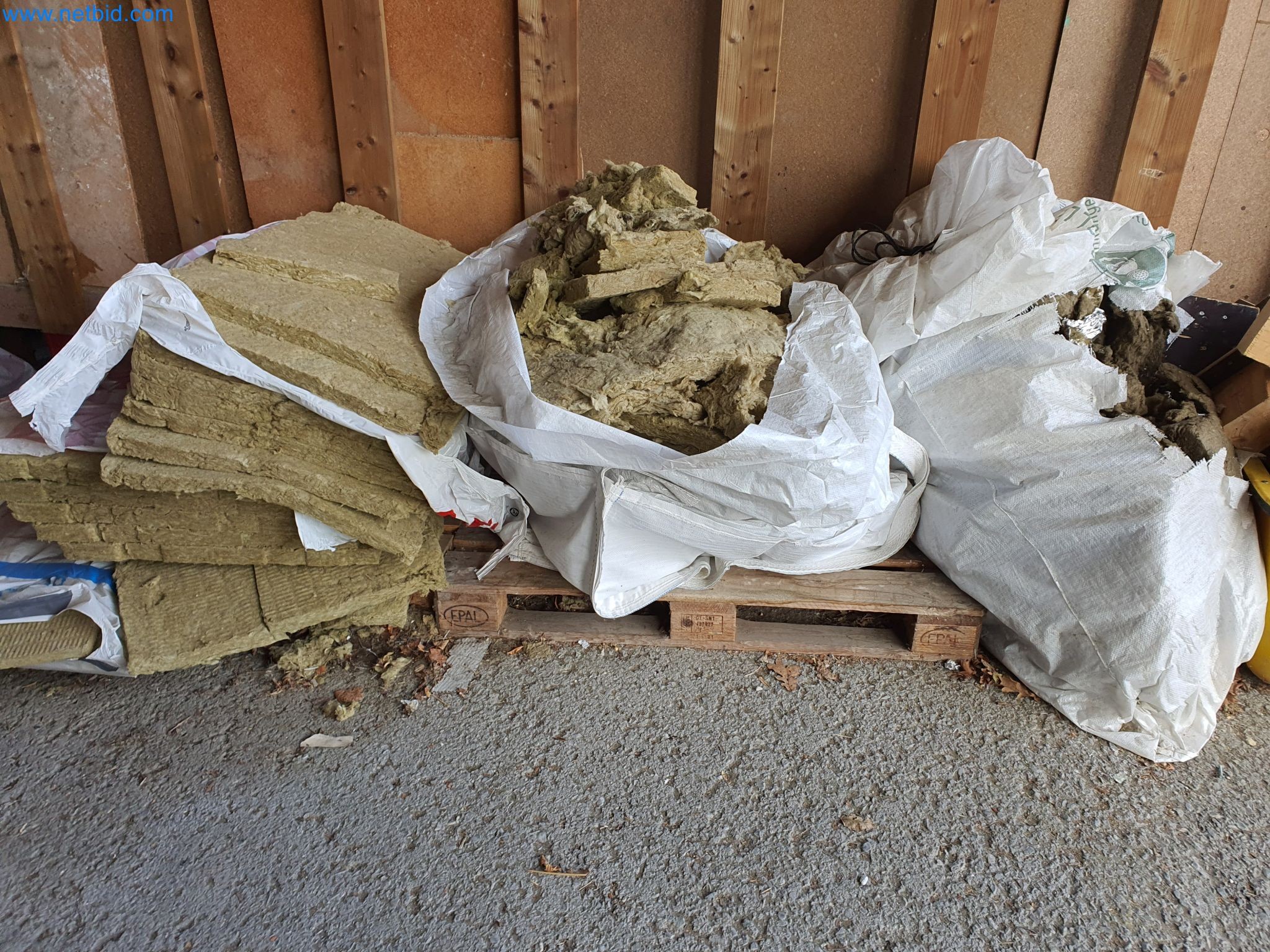 Holzbearbeitende- und metallbearbeitende Maschinen und Warenlager eines Fertighausherstellers -3