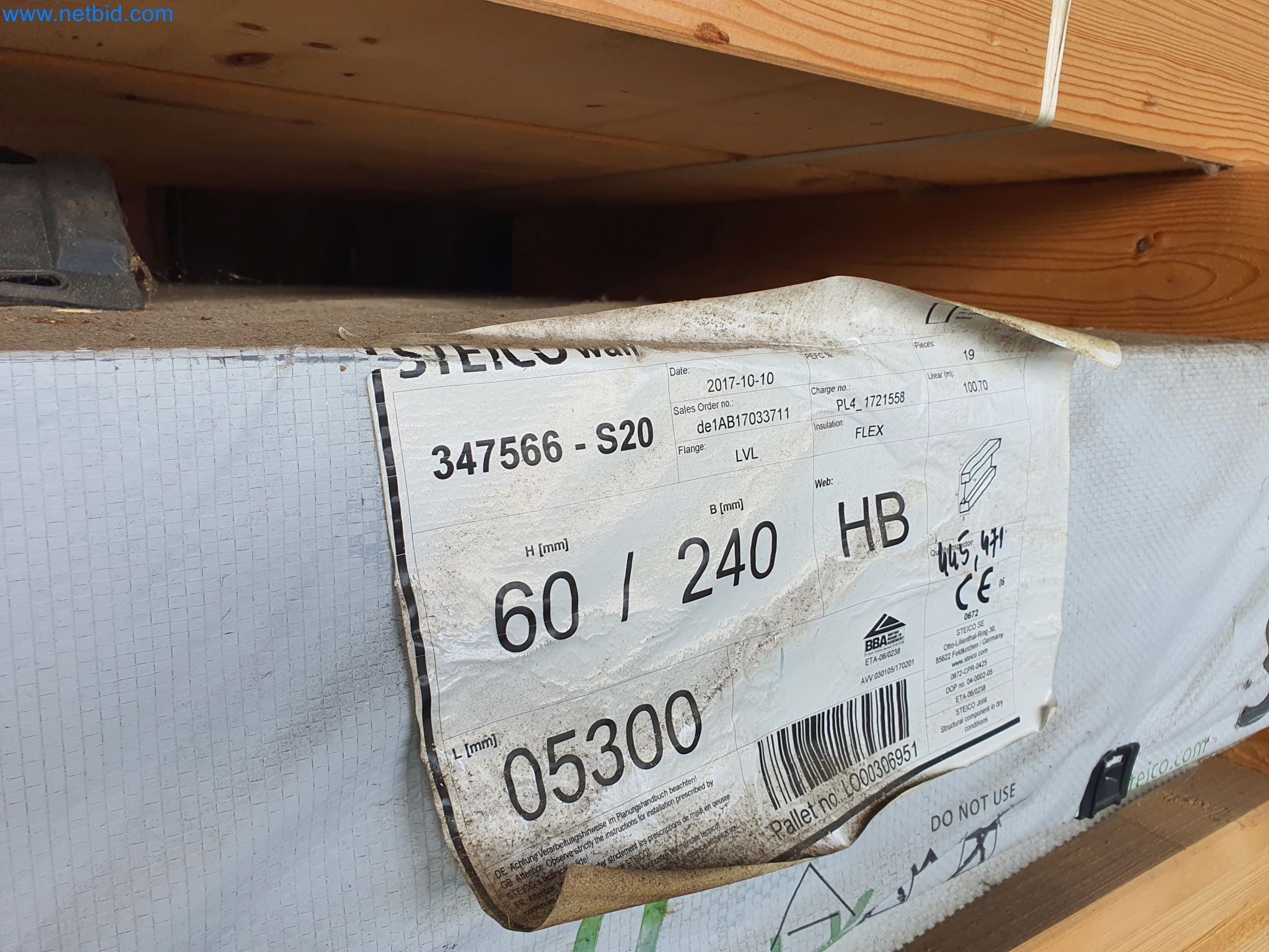 Machines pour le travail du bois et du métal et entrepôt d'un fabricant de maisons préfabriquées-3