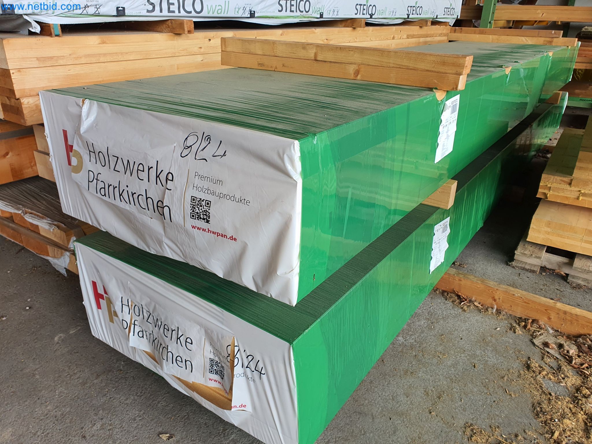 Machines pour le travail du bois et du métal et entrepôt d'un fabricant de maisons préfabriquées-6