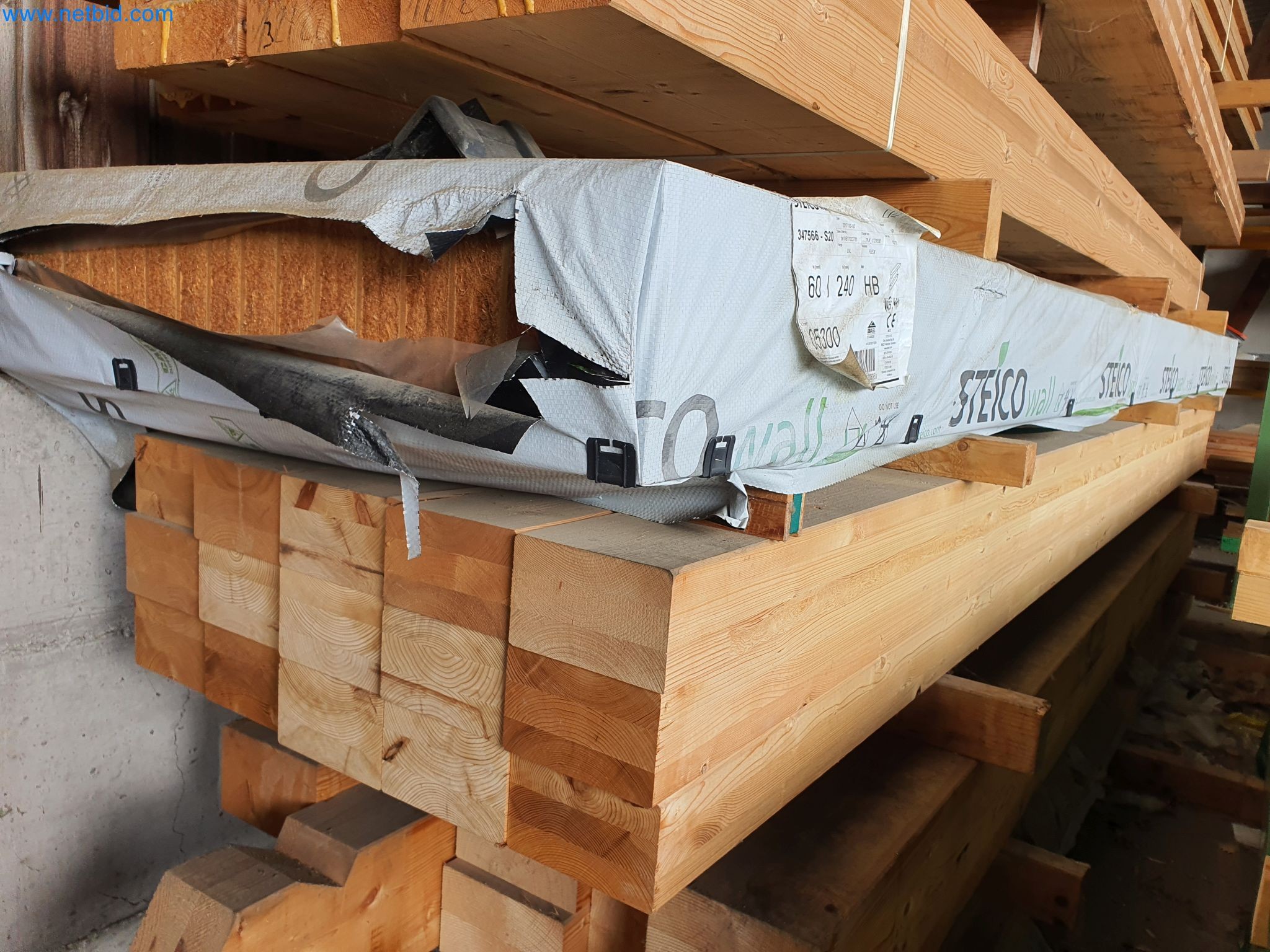 Machines pour le travail du bois et du métal et entrepôt d'un fabricant de maisons préfabriquées-8