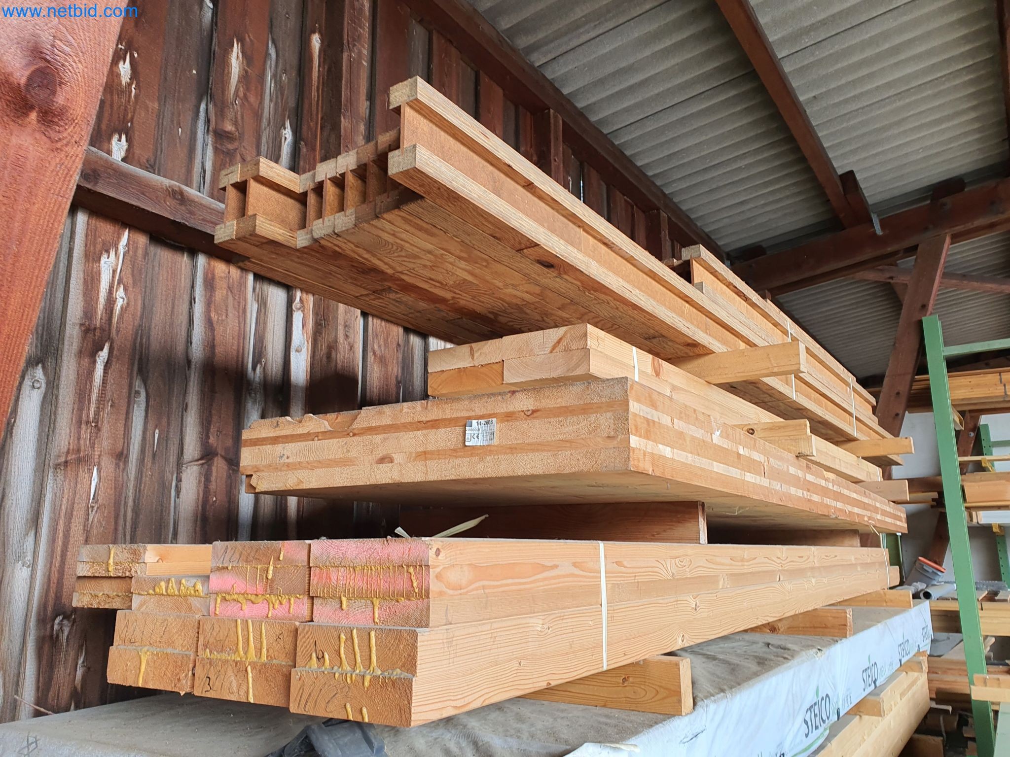 Machines pour le travail du bois et du métal et entrepôt d'un fabricant de maisons préfabriquées-9