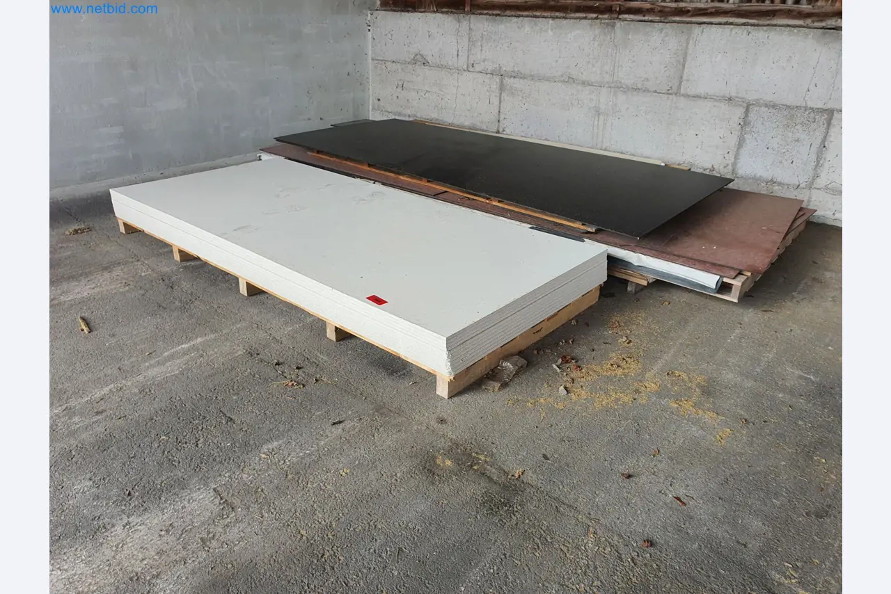 Máquinas para trabajar la madera y el metal y almacén de un fabricante de casas prefabricadas-1