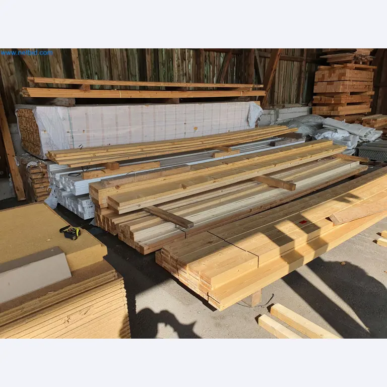 Machines voor hout- en metaalbewerking en magazijn van een fabrikant van geprefabriceerde huizen-1