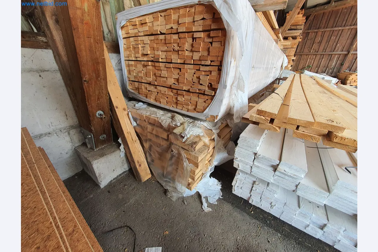 Machines voor hout- en metaalbewerking en magazijn van een fabrikant van geprefabriceerde huizen-4