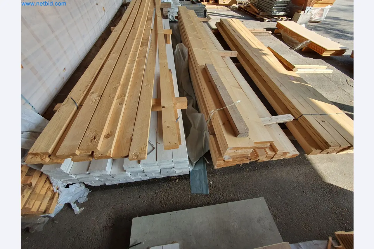 Machines voor hout- en metaalbewerking en magazijn van een fabrikant van geprefabriceerde huizen-5