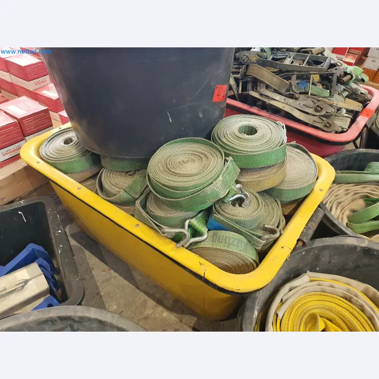 Machines voor hout- en metaalbewerking en magazijn van een fabrikant van geprefabriceerde huizen-1