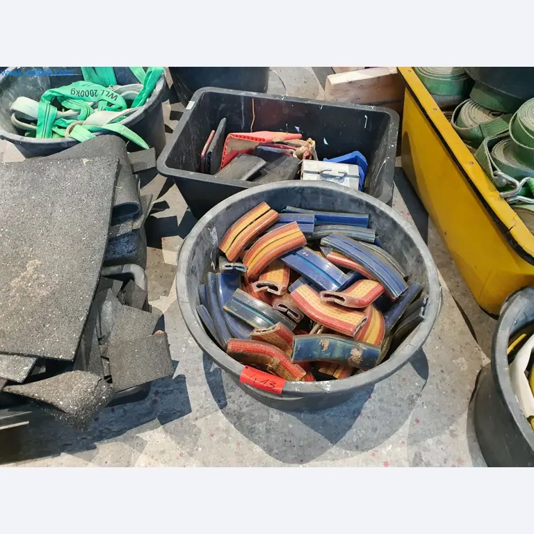 Machines voor hout- en metaalbewerking en magazijn van een fabrikant van geprefabriceerde huizen-3