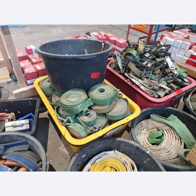 Machines voor hout- en metaalbewerking en magazijn van een fabrikant van geprefabriceerde huizen-4