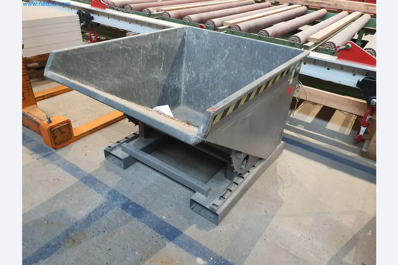 Máquinas para trabajar la madera y el metal y almacén de un fabricante de casas prefabricadas-1