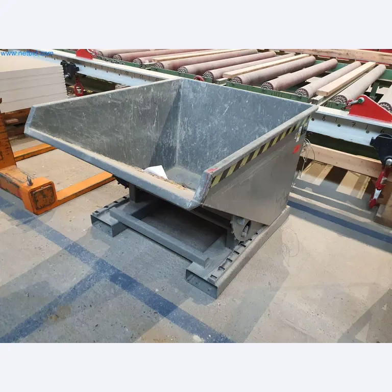 Máquinas para trabajar la madera y el metal y almacén de un fabricante de casas prefabricadas-1