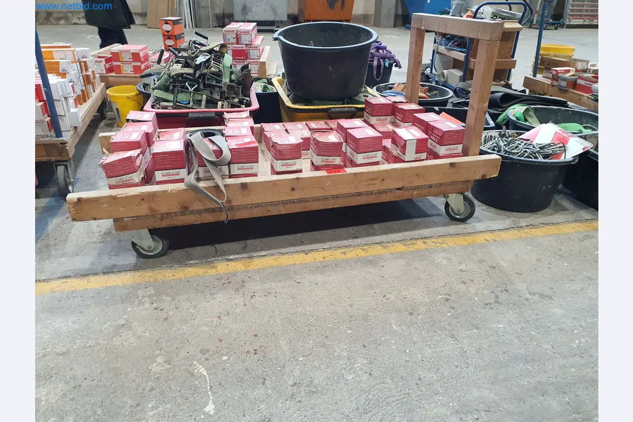 Máquinas para trabajar la madera y el metal y almacén de un fabricante de casas prefabricadas-1