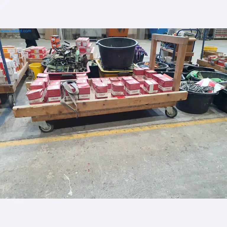 Máquinas para trabajar la madera y el metal y almacén de un fabricante de casas prefabricadas-1