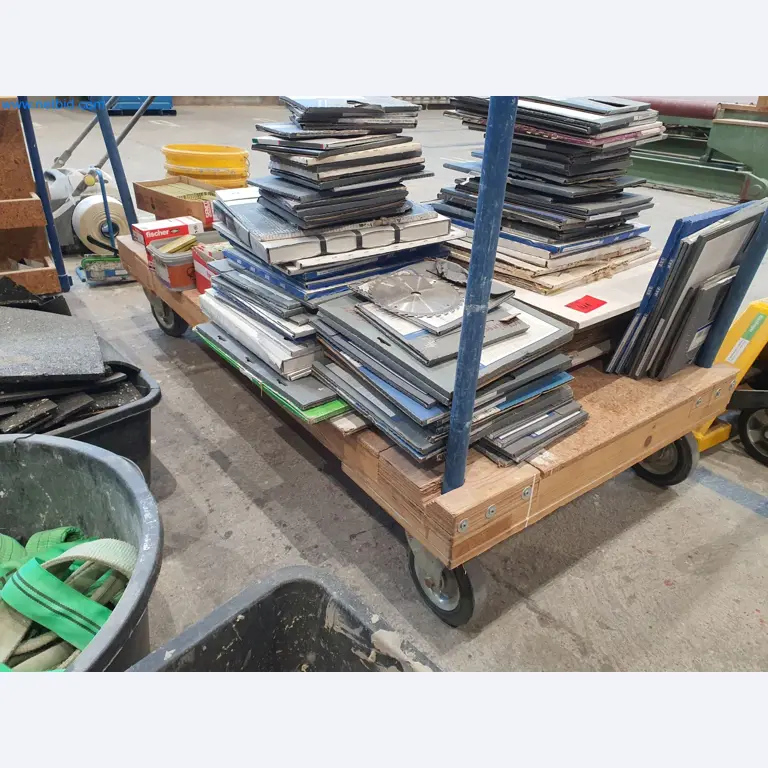 Máquinas para trabajar la madera y el metal y almacén de un fabricante de casas prefabricadas-2