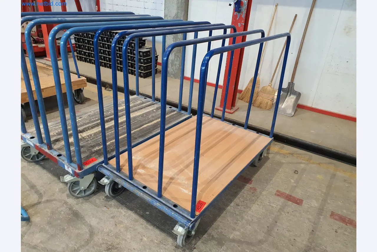 Máquinas para trabajar la madera y el metal y almacén de un fabricante de casas prefabricadas-1