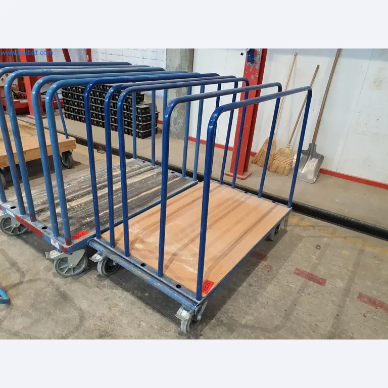 Máquinas para trabajar la madera y el metal y almacén de un fabricante de casas prefabricadas-1