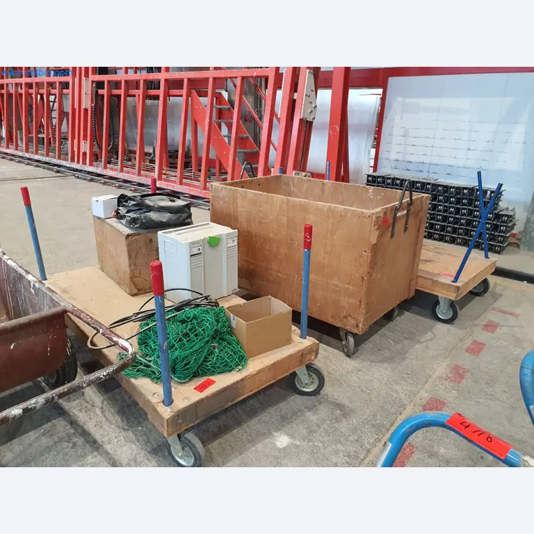 Máquinas para trabajar la madera y el metal y almacén de un fabricante de casas prefabricadas-1