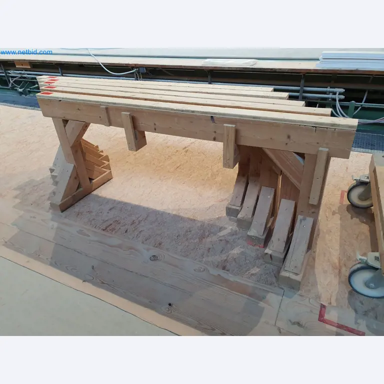 Machines voor hout- en metaalbewerking en magazijn van een fabrikant van geprefabriceerde huizen-1